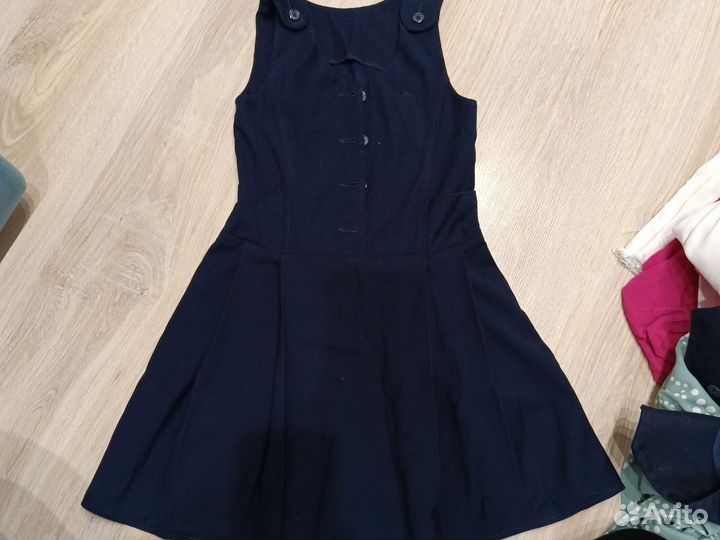 Блузки школьные, сарафан, жилет 134