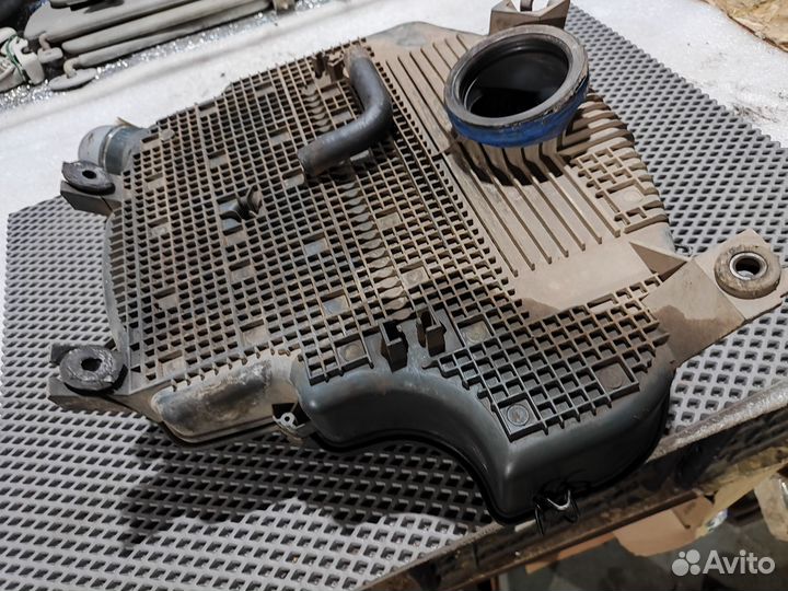 Корпус воздушного фильтра Renault Symbol дефект