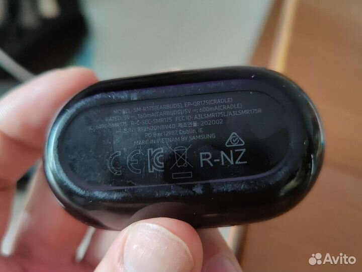 Беспроводные наушники samsung galaxy buds+