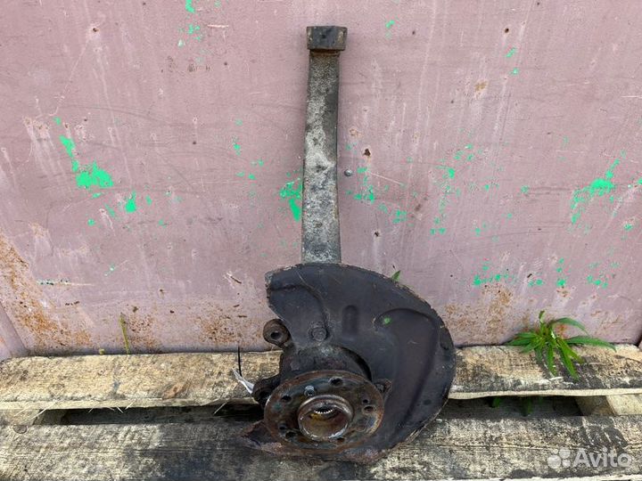 Передняя ступица, поворотный кулак правая Mercedes
