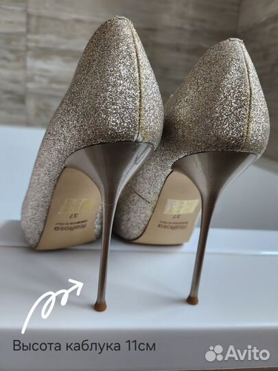 Золотые женские туфли 37 размер и золотой клатч