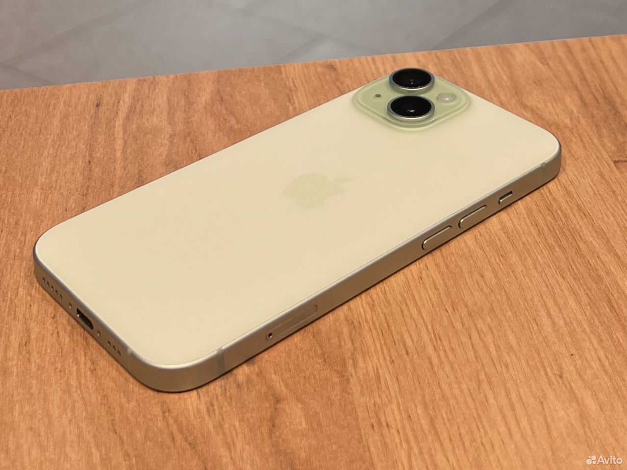 iPhone 15, 256 ГБ