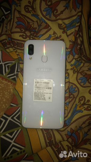 Samsung Galaxy A40, 4/64 ГБ