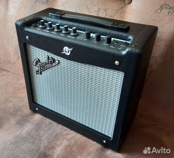 Комбоусилитель процессорный Fender Mustang I (v.2)