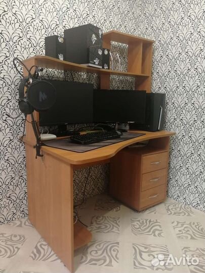 Компьютерный стол