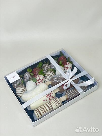 Клубника и бананы в шоколаде