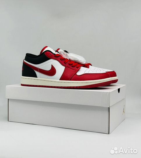 Nike Air Jordan 1 Low Reverse Black Toe