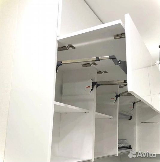 Кухня до потолка