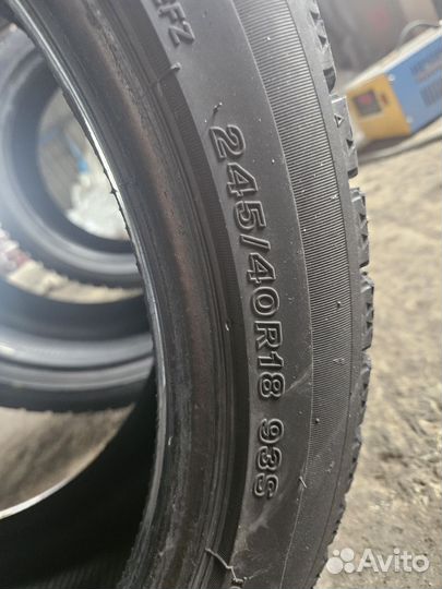 Bridgestone Blizzak Ice 245/40 R18 и 275/35 R18 95S