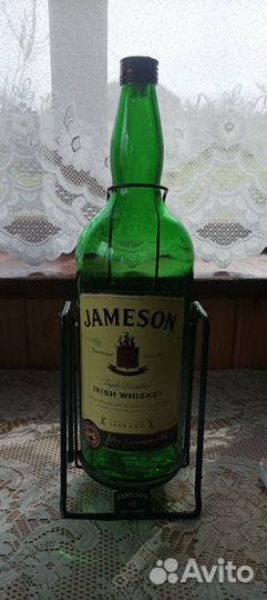 Бутыль на качелях