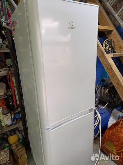 Холодильник бу Indesit