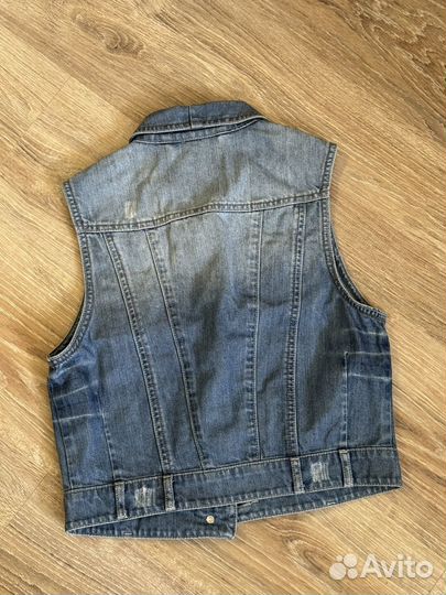 Джинсовая жилетка ostin