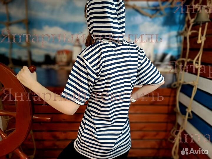 Футболка в полоску с капюшоном