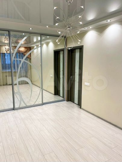 2-к. квартира, 67 м², 8/17 эт.