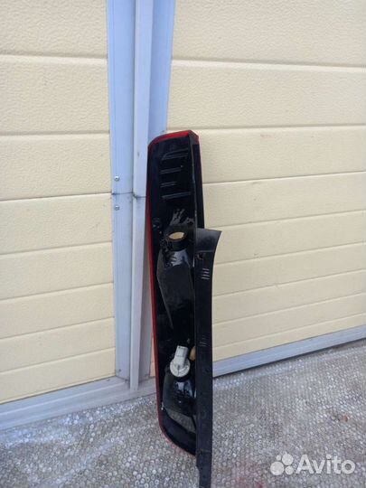 Форд Фокус 2 хечбек -правый фонарь