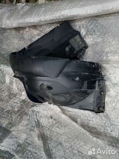 Подкрылок передний правый Renault Logan 2