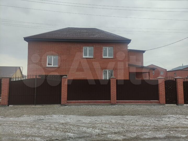 Коттедж 250 м² на участке 8 сот.