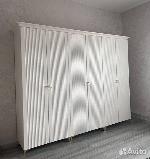 Шкаф распашной