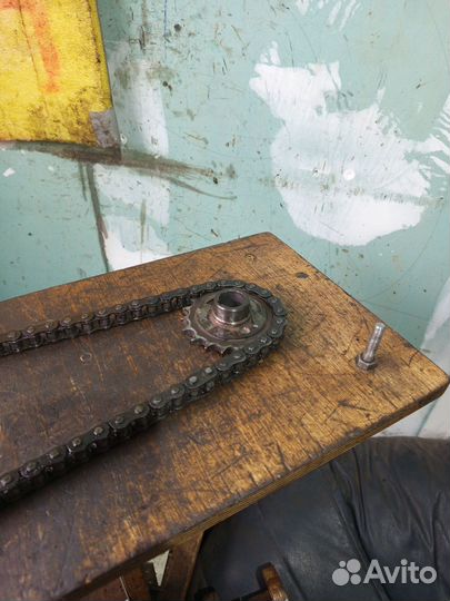 Ведомая и ведущая звезда с цепью мотоцикла Панония