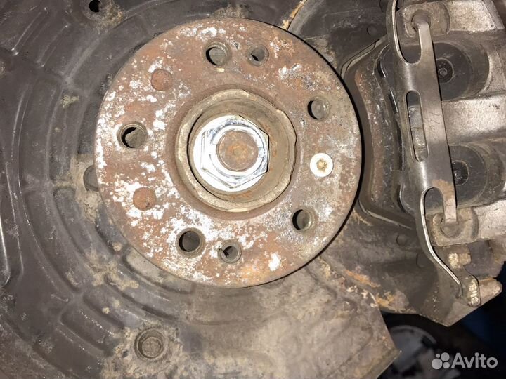 Поворотный кулак левый Мерседес мл 164