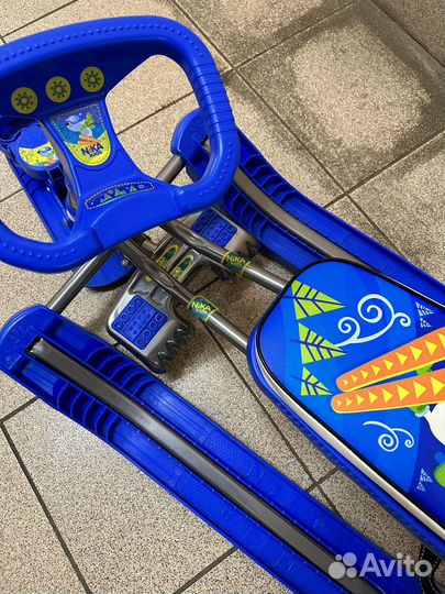 Детский снегокат со спинкой