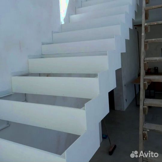 Лестница забежная под ключ