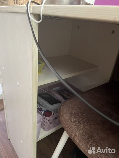 Маникюрный стол