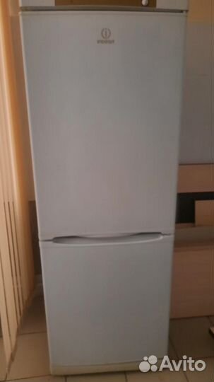 Холодильник indesit