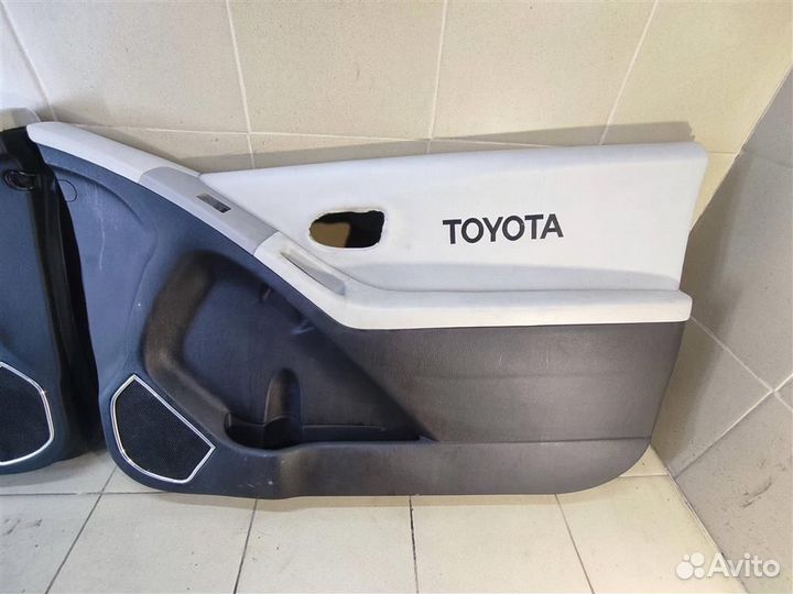 Обшивки дверей комплект Toyota Yaris P90 2010