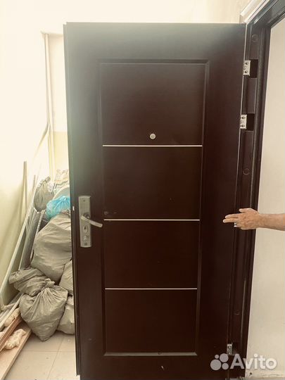 Дверь входная б/у железная