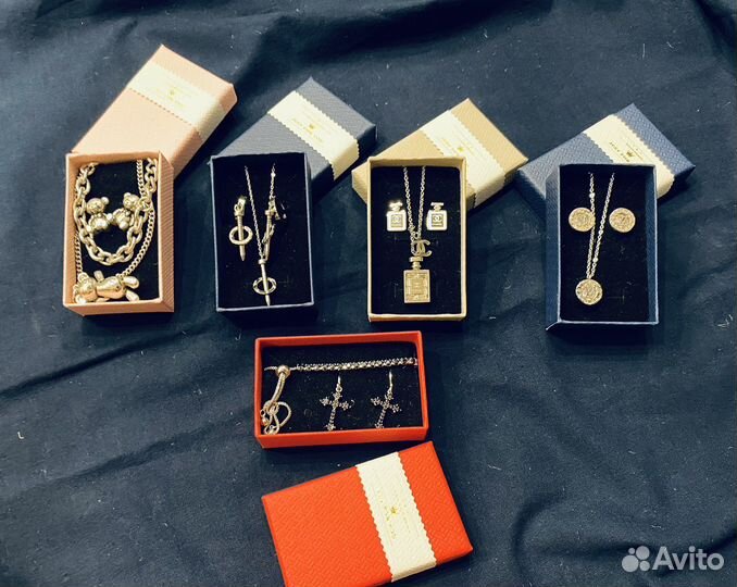 Набор украшений : серьги и подвеска