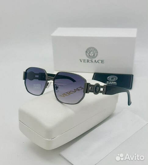 Солнцезащитные очки Versace