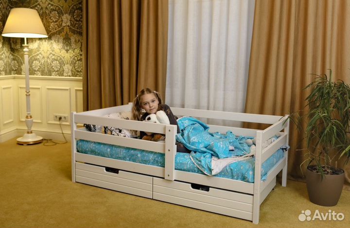 Детская кровать с бортиком