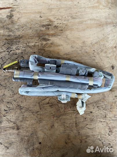 Шторка безопасности левая Toyota Auris e150