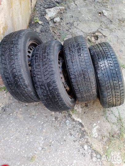 Dunlop SP Winter Ice 01 205/60 R16 108F