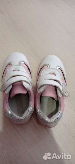 Кроссовки для девочки