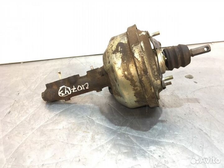 Главный тормозной цилиндр и вакуумный усилитель в