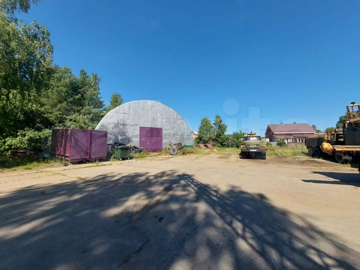 Здание, 1200 м²