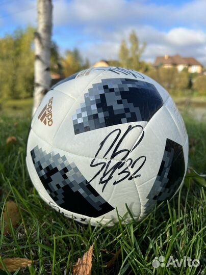 Футбольный мяч с автографами Сборной России 2018