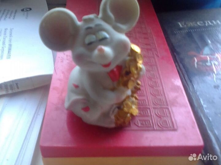 Статуэтка фарфор