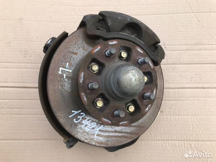 Поворотный кулак левый Toyota Toyoace LY112 5L