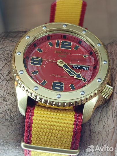 Seiko 5 Sports srpf24K1 Zangief Street Fighter Lim