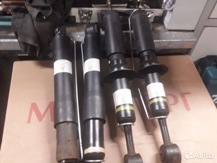 Пружины,стойки амортизаторы тойота хайлюкс 19 год