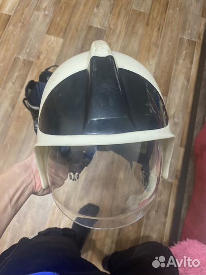 Шлем каска пожарного