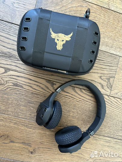 Беспроводные наушники JBL under armour