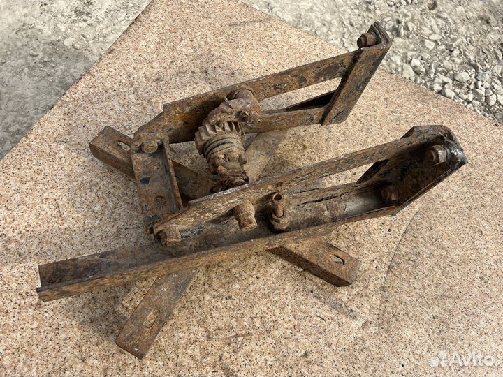 Кронштейн запасного колеса Маз Камаз