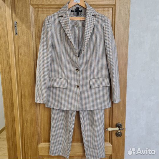 Брючный костюм женский 42 44