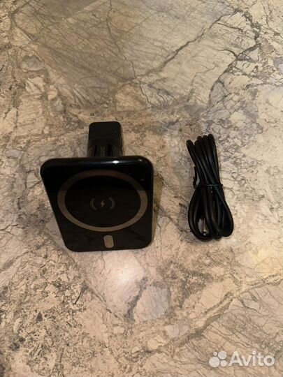 Магнитный держатель с беспроводной зарядкой