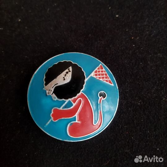 Значок СССР. Мультфильм. Бонифаций. Синий фон