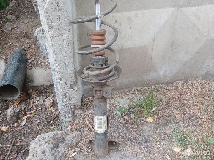 Амортизатор передний Mercedes-Benz A2123201613